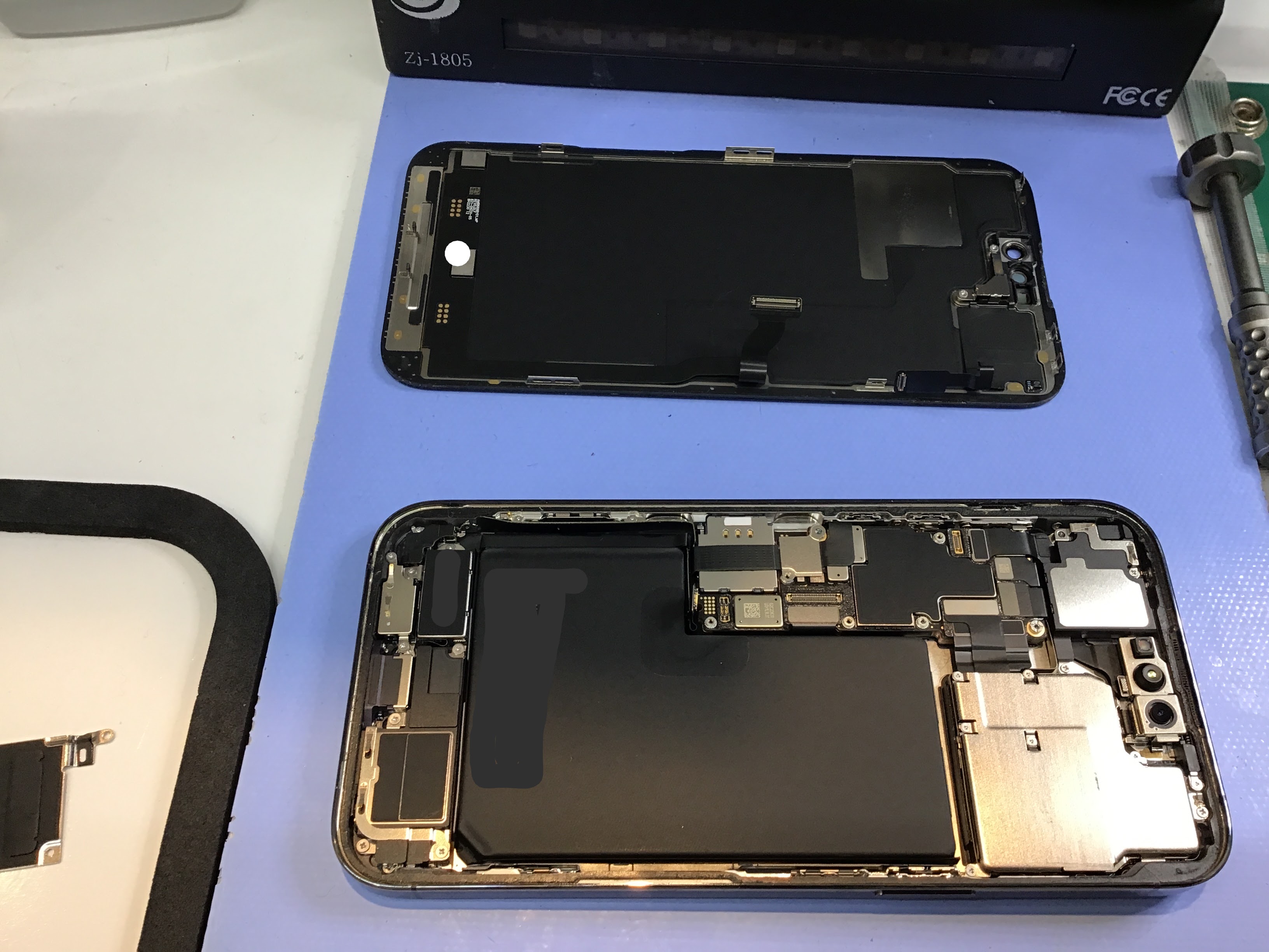 iPhone14ProMaxのバッテリー交換は、データそのまま・即日修理のスマホ修理工房　中野ブロードウェイ店へ！